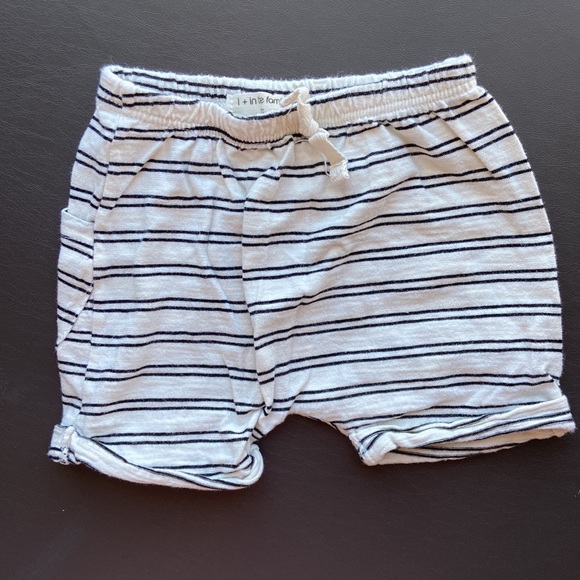 Adorable striped set - Picture 3 of 6